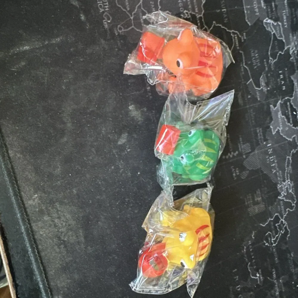 NEW 3 Plastic Squeezy Frog Noisemakers – Party Favor Toy